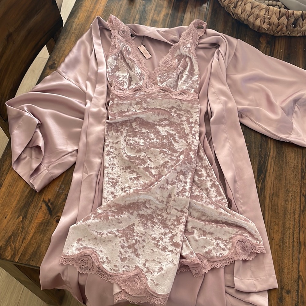 Brand new Rob and night slip set size medium